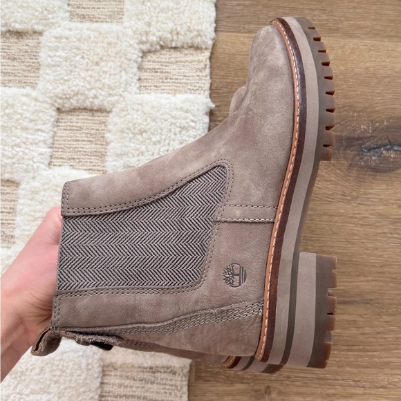 Timberland Courmayeur Valley Chelsea Boots in Taupe - Picture 6 of 8